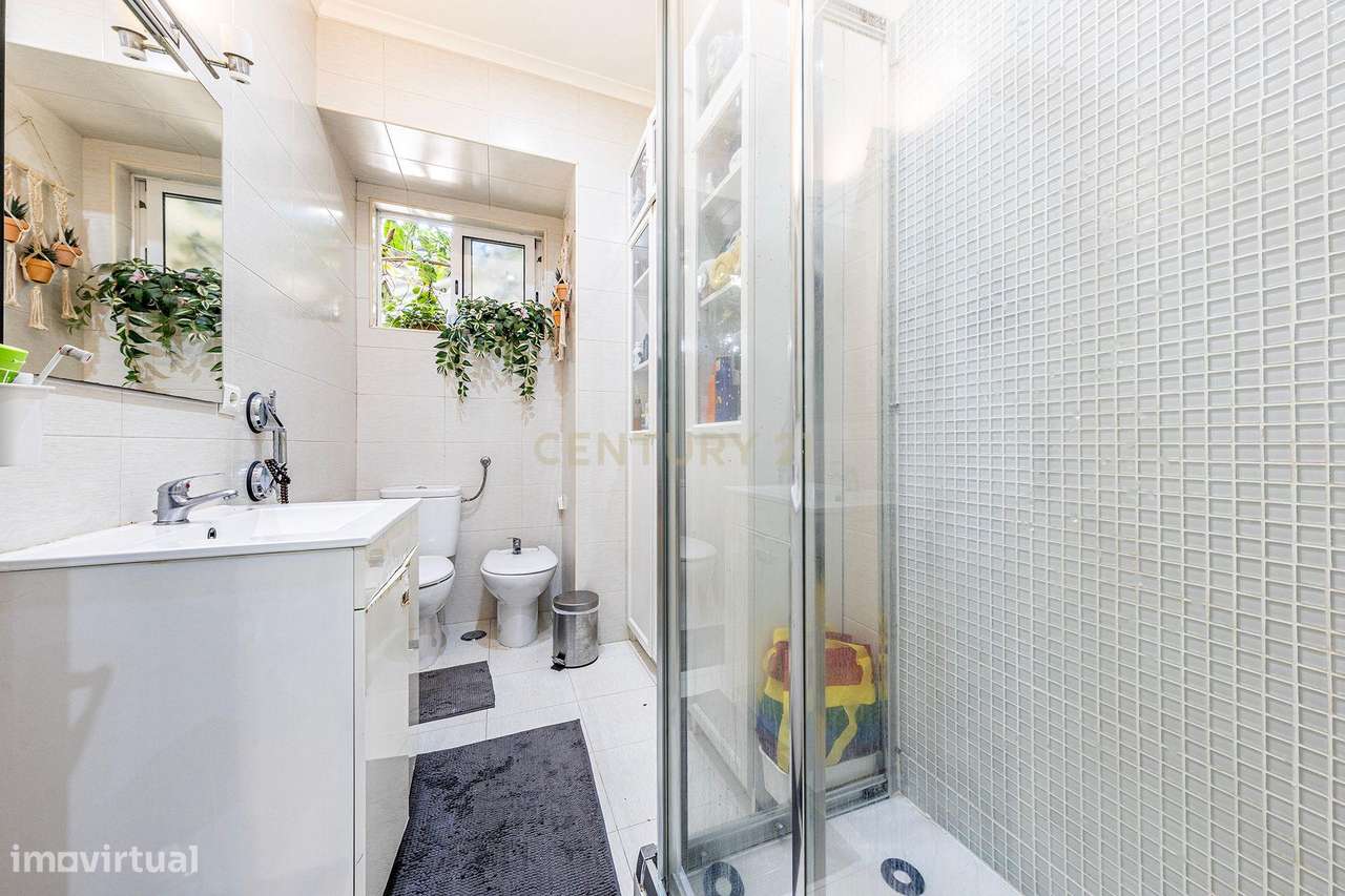 Apartamento T2 na Estrada das Laranjeiras com logradouro-20