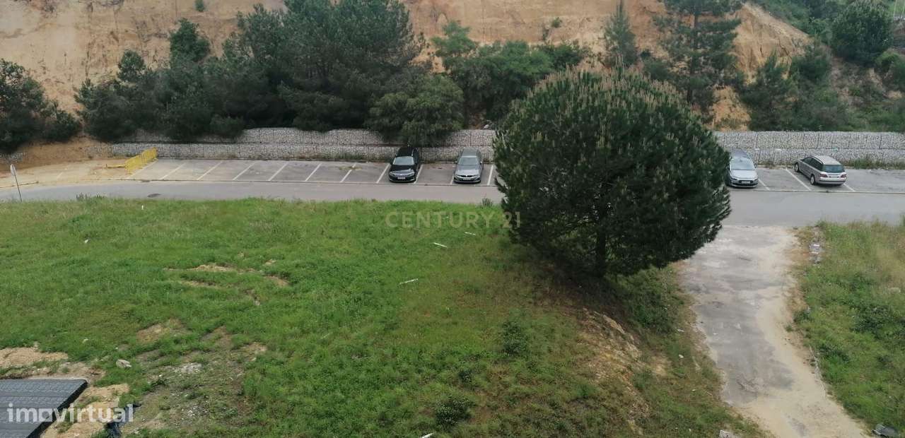 Apartamento de 4 Assoalhadas com Vista sobre o Parque da Paz situado n-21