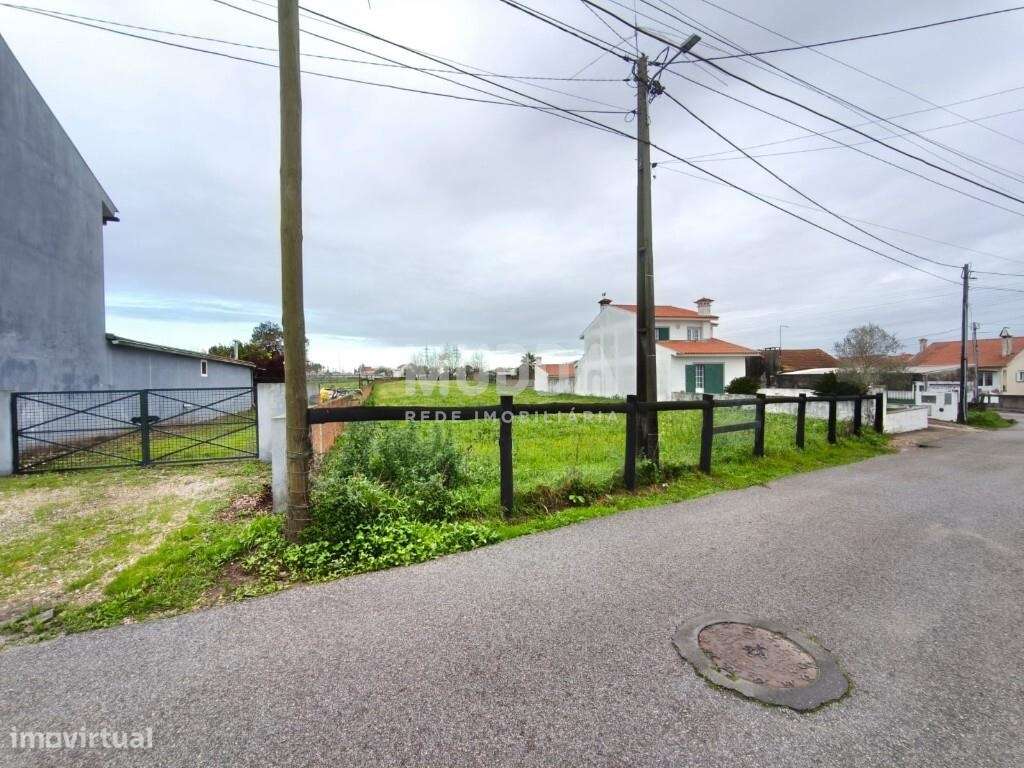 Terreno urbano destinado a construção, situado em  Eixo-5