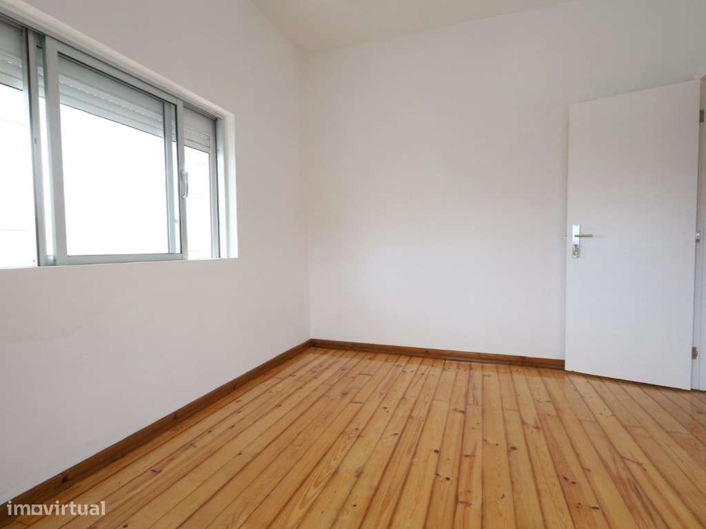 Moradia com 3 habitações independentes-16