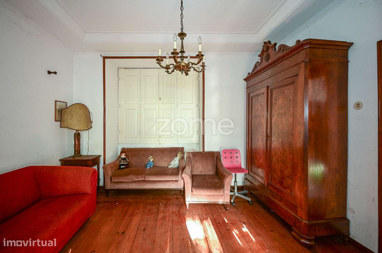 Moradia com terreno situada na praça principal de valongo - Grande imagem: 4/33