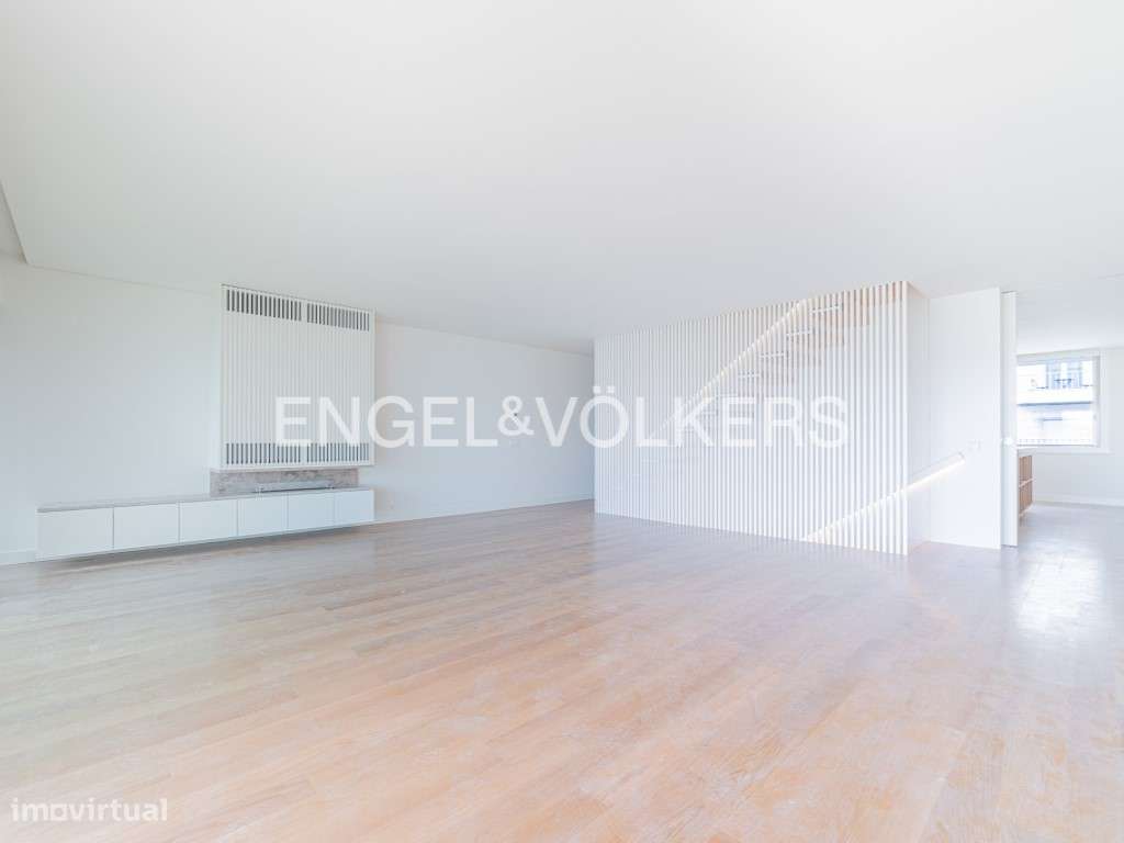 Moradia de Luxo T4 - Composição Única de Vida e Arquitetura - Grande imagem: 4/33