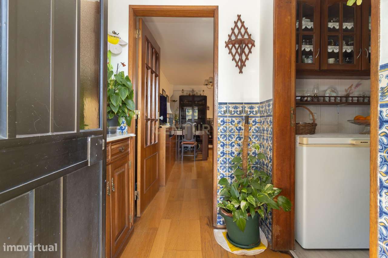 Moradia em Banda de 5 assoalhadas na Banática - Grande imagem: 4/60