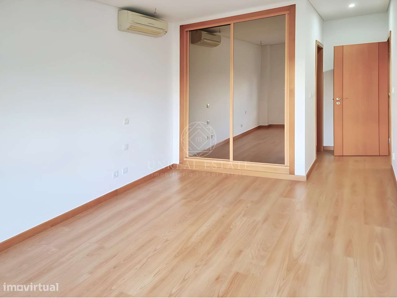 Apartamento T3, renovado, com varandas e 4 parqueamentos, Colinas do C-30