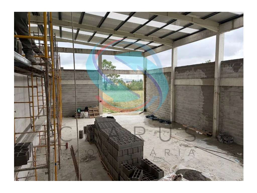 Armazém localizado no Pinhal dos Frades, Seixal - Grande imagem: 4/9