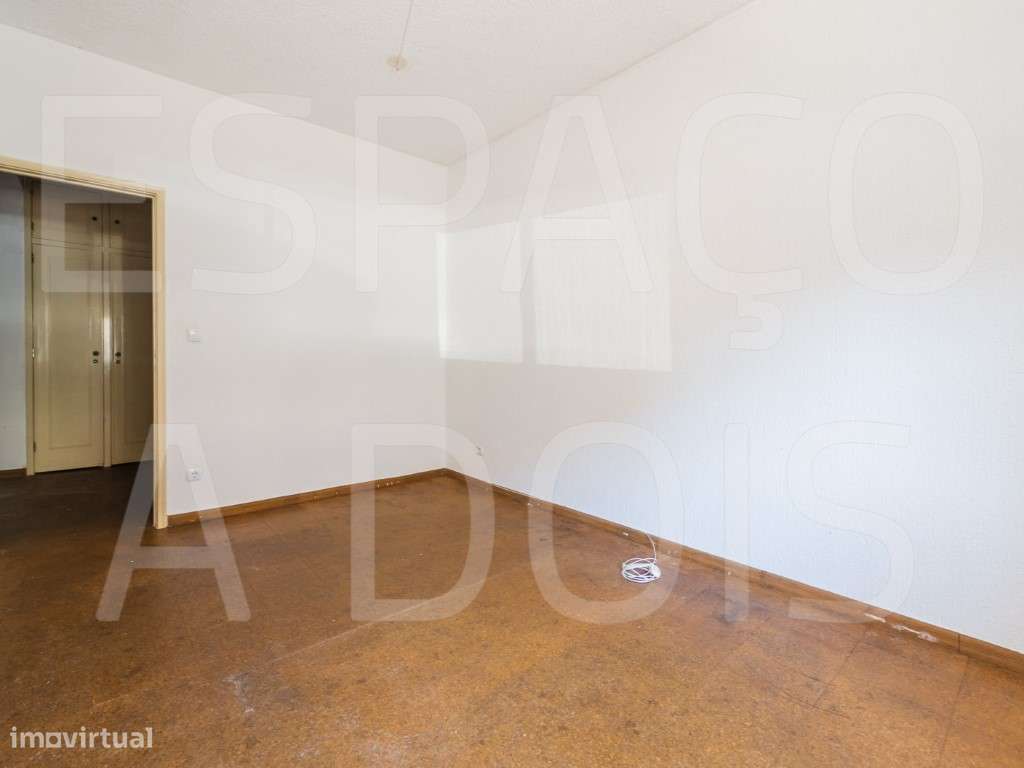 Oportunidade de Investimento! TUDO À MÃO. Muito soalheiro e luminos...-6