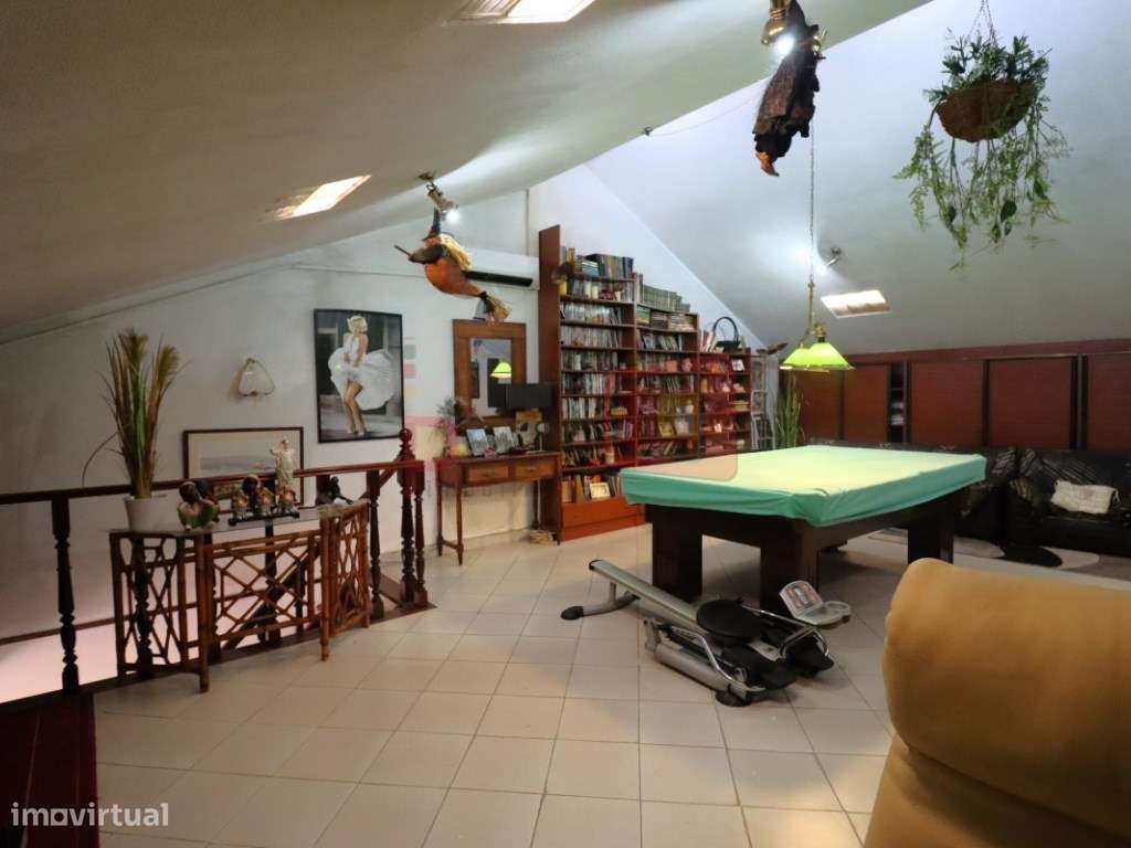 MORADIA T4 COM GARAGEM E TERRAÇO - MONTIJO-48