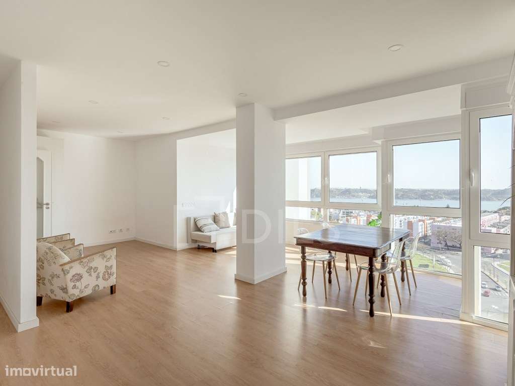 Apartamento T3 com garagem e vista rio, em Belém, Lisboa-19