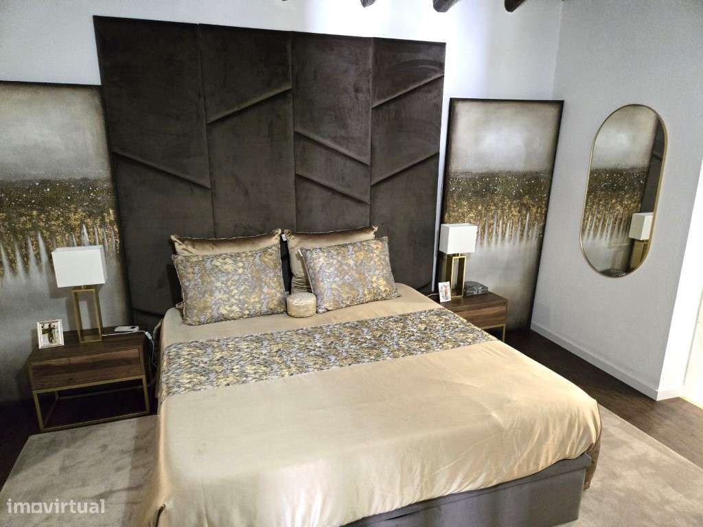 Moradia T5 Moderna com Piscina Aquecida e Garagem para 4 Carros-15