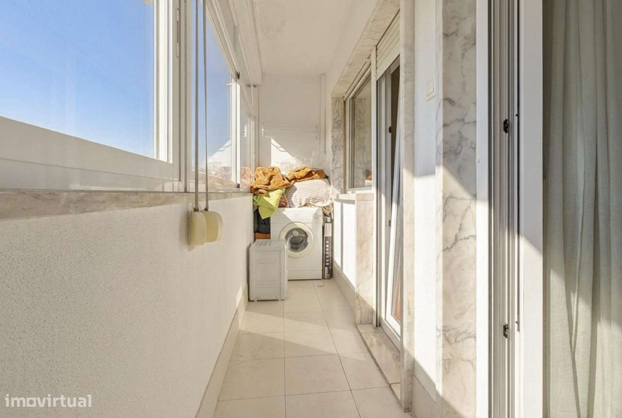 Apartamento T5 luminoso na Av. da Liberdade | Fundão-6