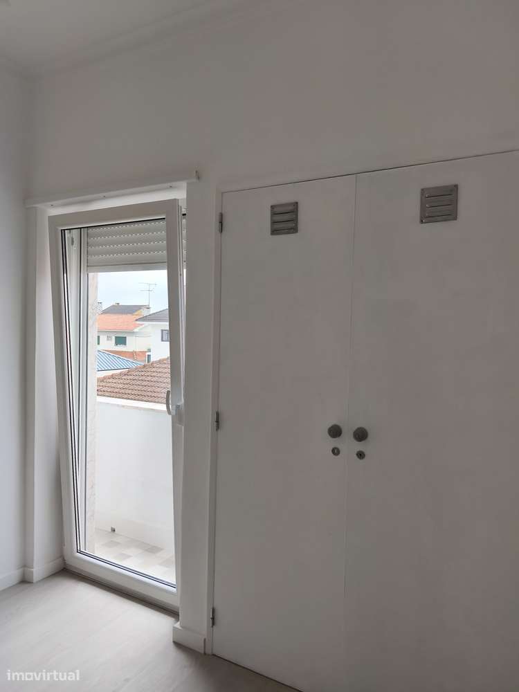 T2 Centro Queijas, Totalmente Remodelado, Junto aos CTT e P. Doce-18