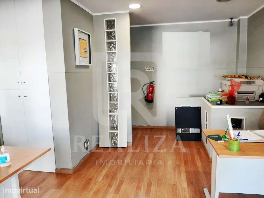 Loja com 2 pisos em Amora - Seixal - Grande imagem: 2/9