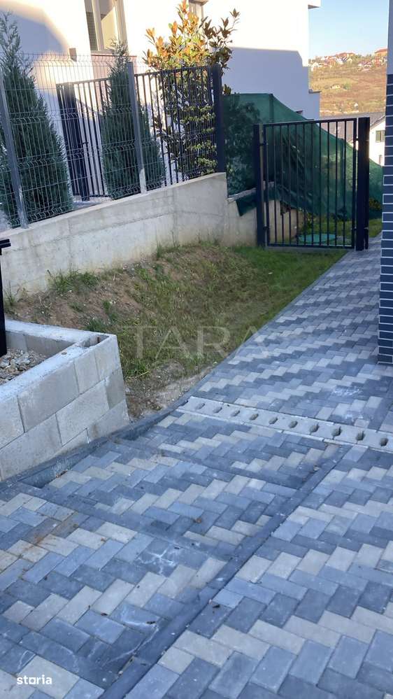 Arhitectura contemporana. Parte de duplex. Cartierul nou Câmpului.-14