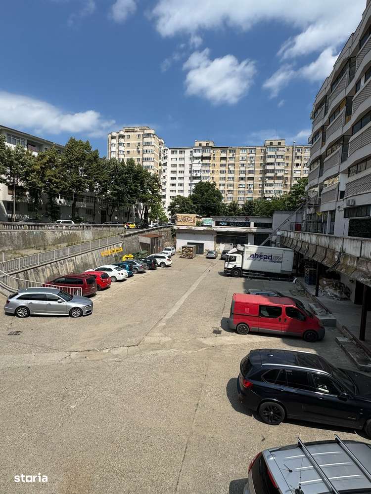 Vand Spatiu Comercial  Bacau , S + P + 1 +4 - Imagine principală: 3/8