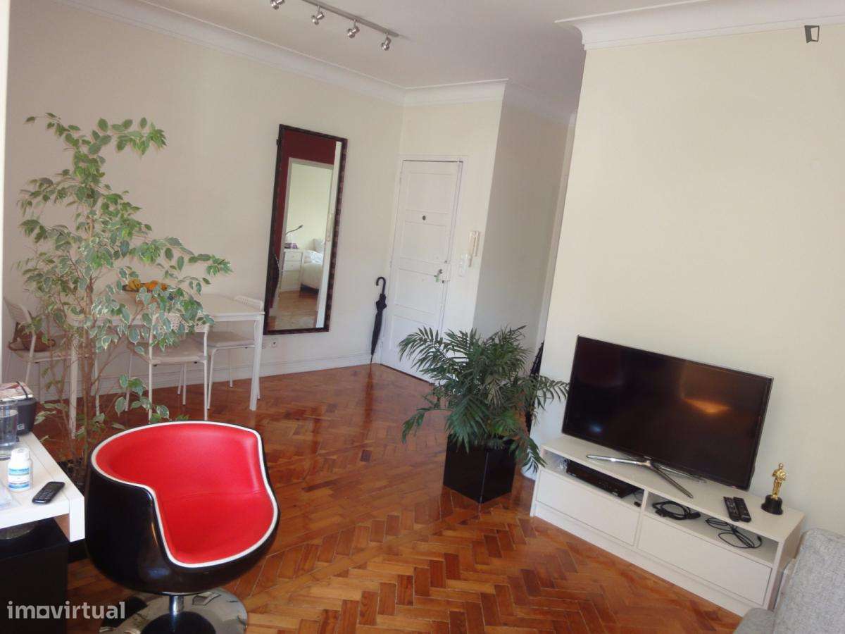 Apartamento com 1 quartos - localizado em Roma-Areeiro Lisbon - Grande imagem: 5/6