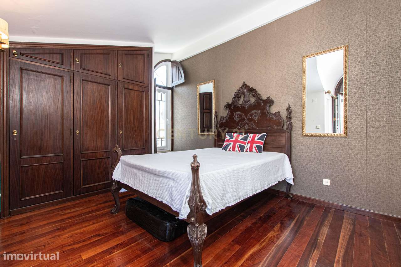 T4 +1 com jardim, piscina e garagem-17