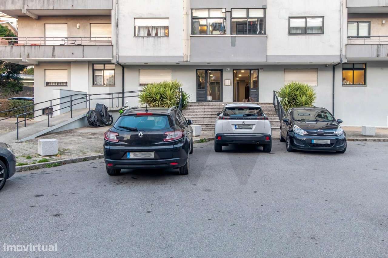 Apartamento T2 em Mafamude – Localização Privilegiada com Vistas Desaf-36