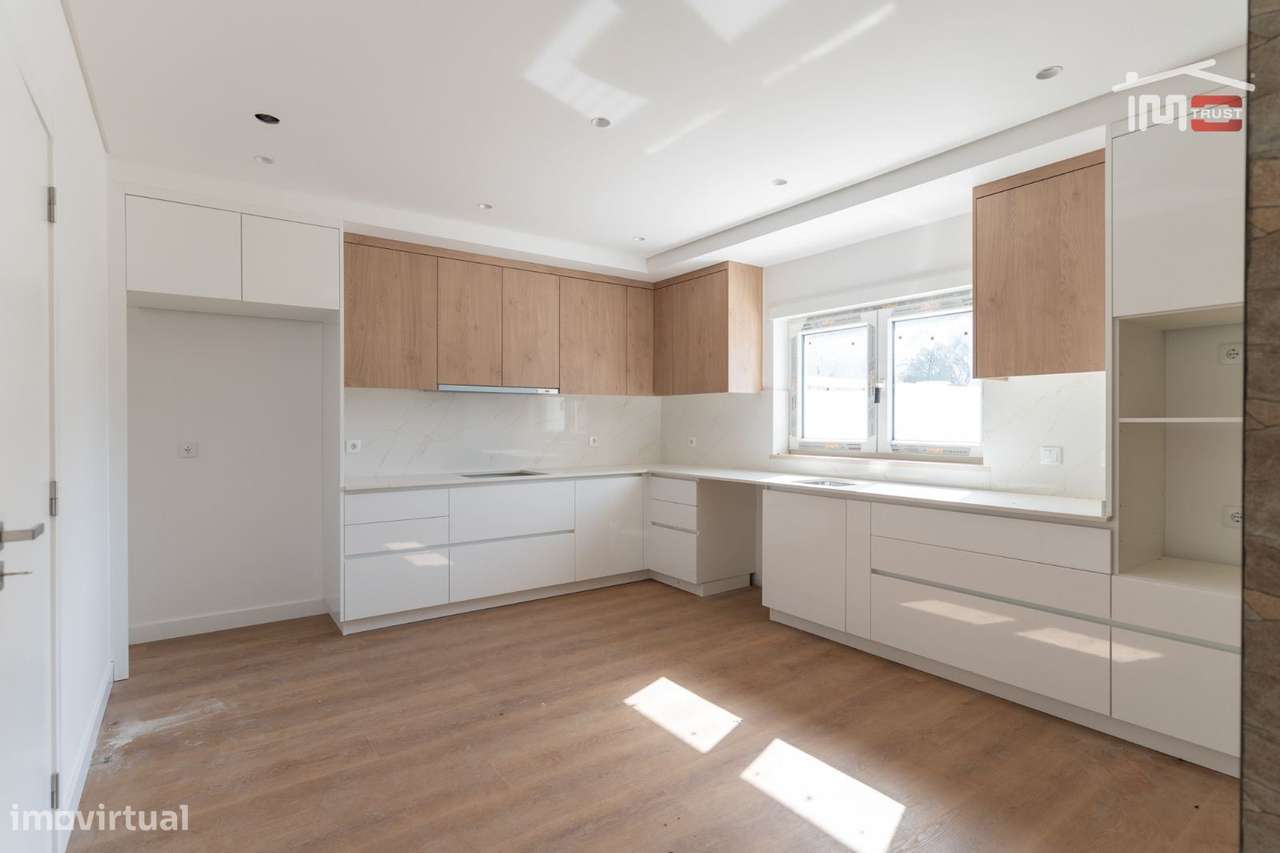 Moradia T4 (4 suites), Piscina, Churrasqueira e Garagem a 3,5 kms d... - Grande imagem: 4/40