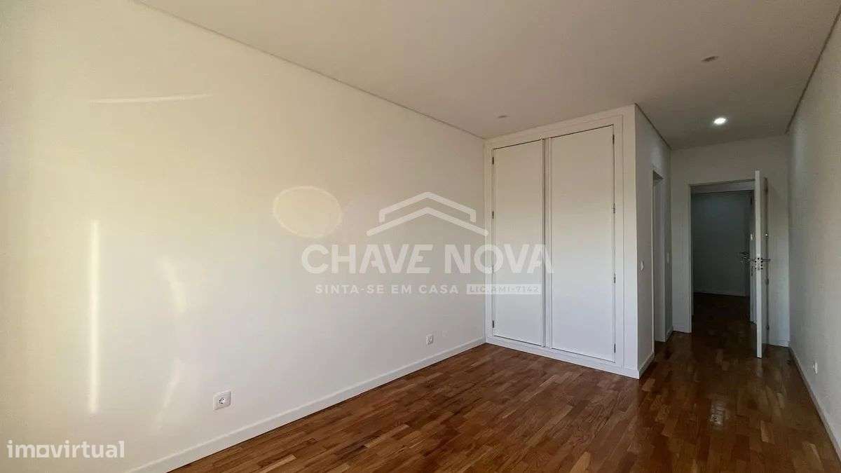 T2+1 Renovado na Madalena | Último Piso com Vista Mar e Box Privativa-11