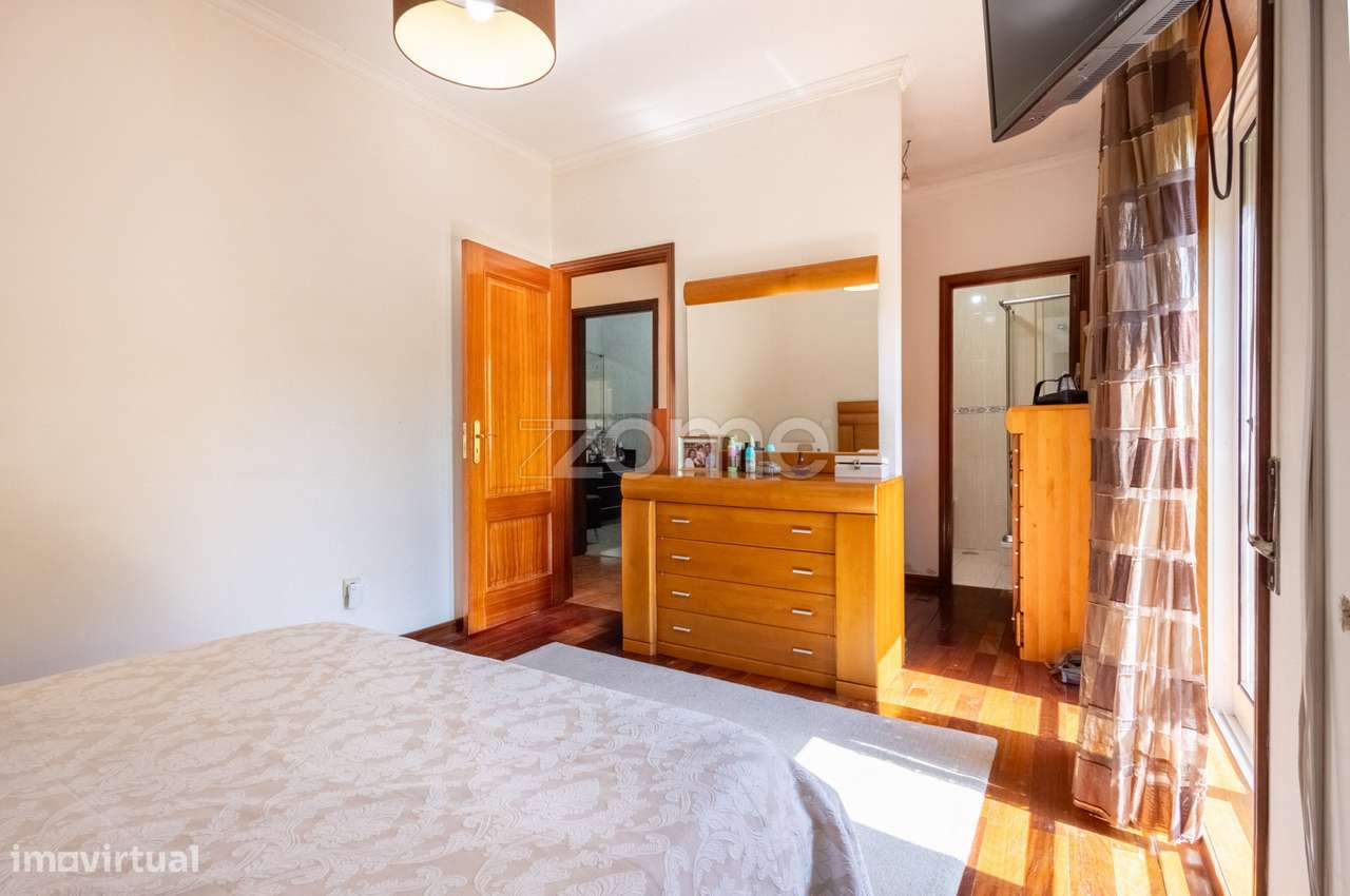 Apartamento T3 com terraço e lugar de garagem-16