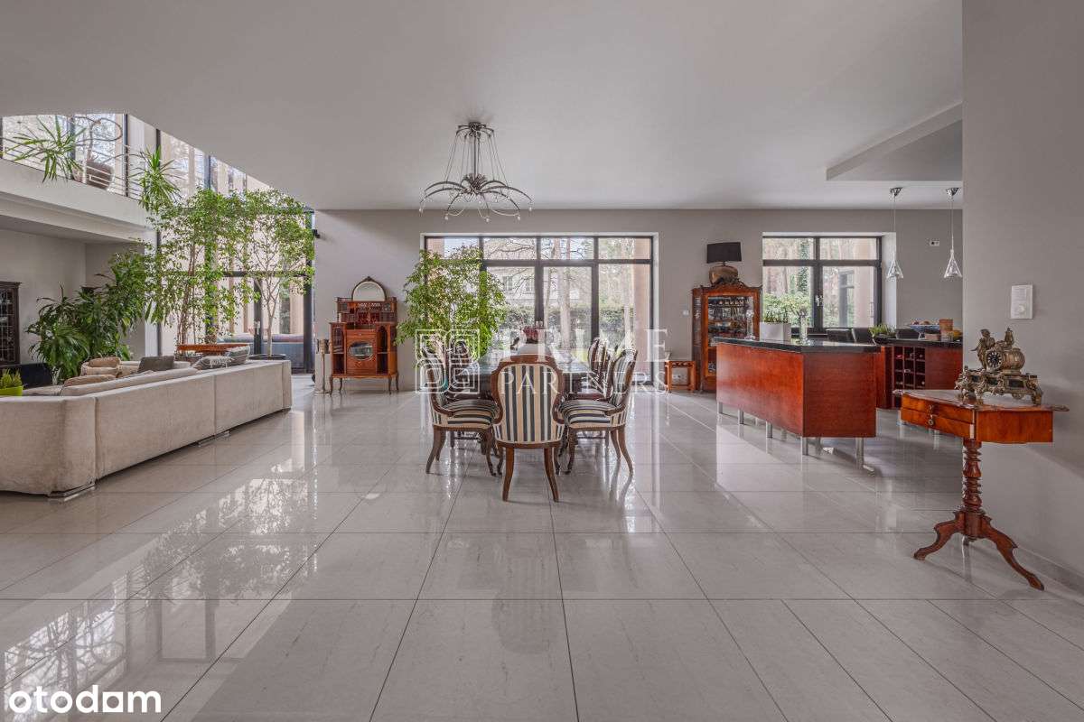 Reprezentacyjna rezydencja z basenem-1