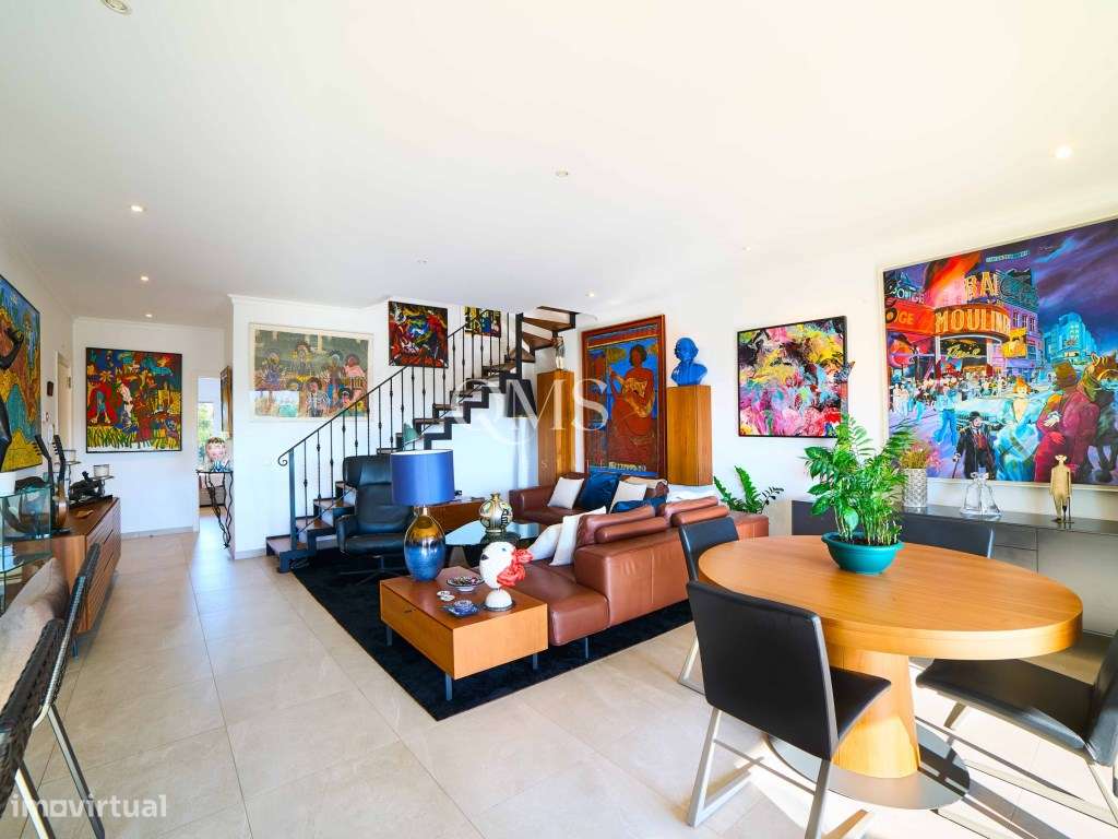 Duplex contemporâneo de três níveis em Santa Bárbara de Nexe, Algarve-15