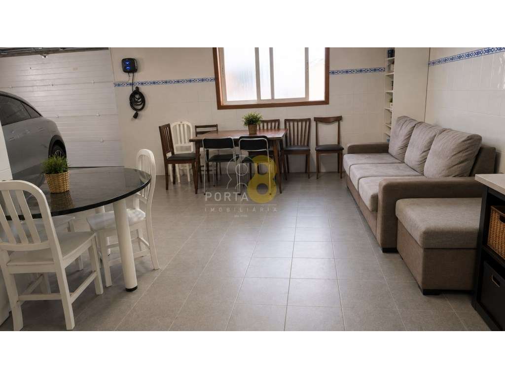 Moradia de 4 Frentes | 320 m² de Construção | Terreno com 496 m² | ...-6