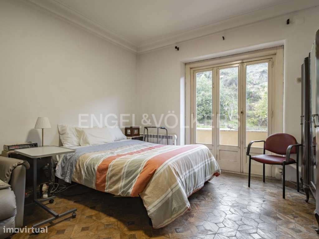 Moradia Isolada com Terreno de 1.300 m² em Alvalade-16