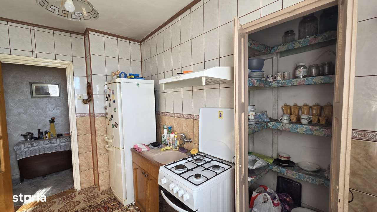 Pod Butelii, apartament 3 camere, decomandat, 70 mp, etaj 2/4-12