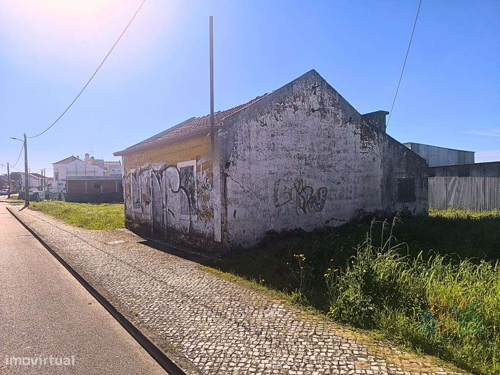 Moradia com terreno junto estação ferroviária- Entroncamento - Grande imagem: 2/12