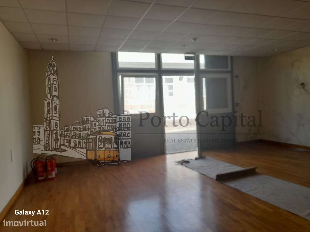 Excelente armazem junto ao Hospital de Santo António - Grande imagem: 2/20