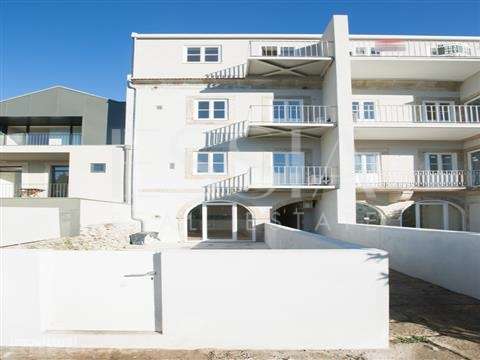 Apartamento T0 com Varanda no Centro do Porto-6