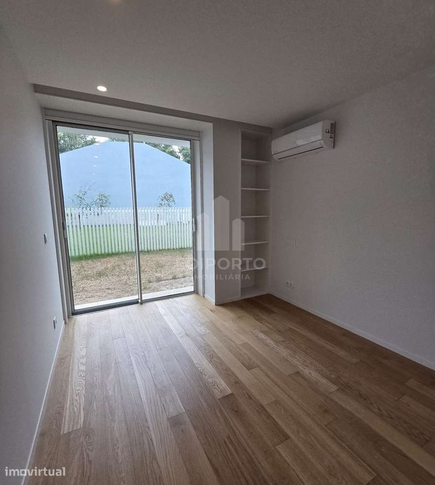 T2 Novo com terraço Pronto a Habitar, arrumos  e 2 Lugares de Garagem-13