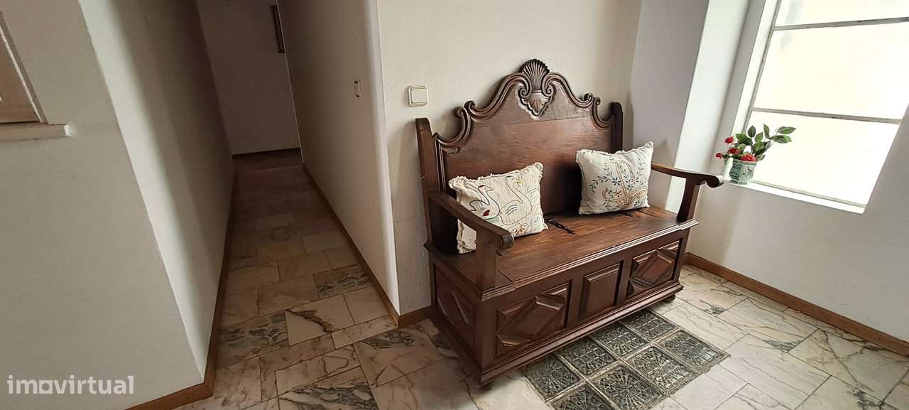 Moradia T5 com garagem e jardim em Miranda do Douro-44