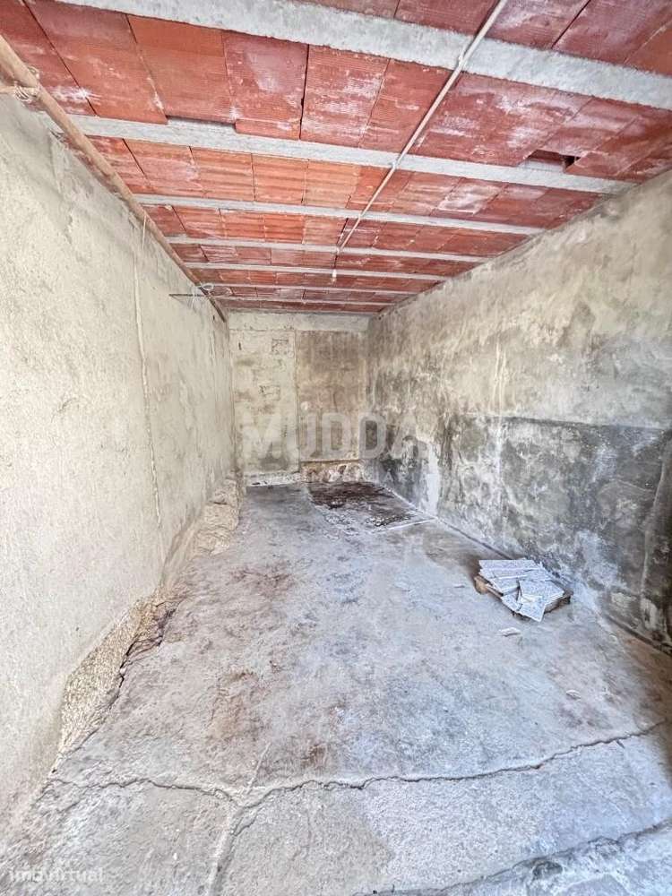 Moradia de 2 Pisos – Excelente Oportunidade em Romariz, Santa Maria da-17