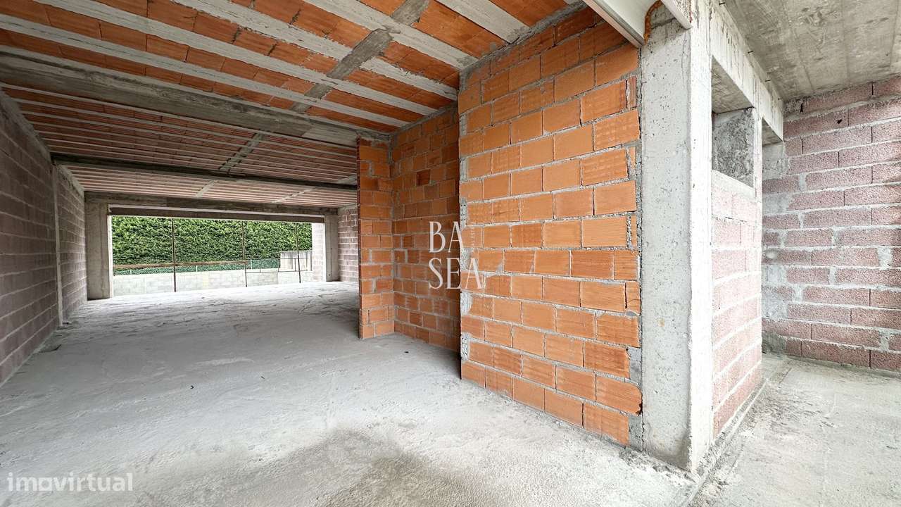 Moradia T3 em Estrutura com 3 Suítes em Lamaçães Braga-3