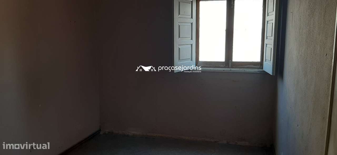 Prédio com 3 Apartamentos-38