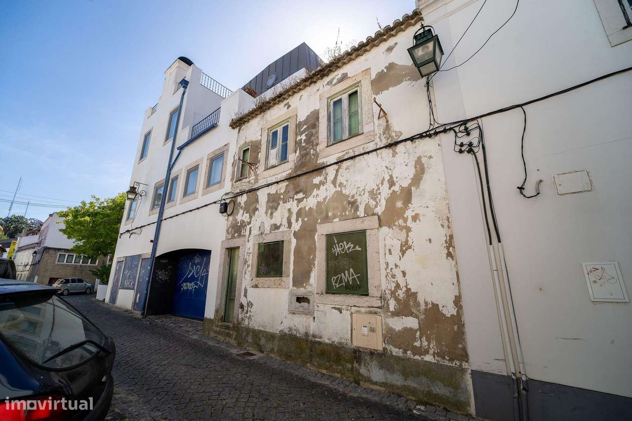 Edifício de Charme com Projecto de Recuperação - Almada-11