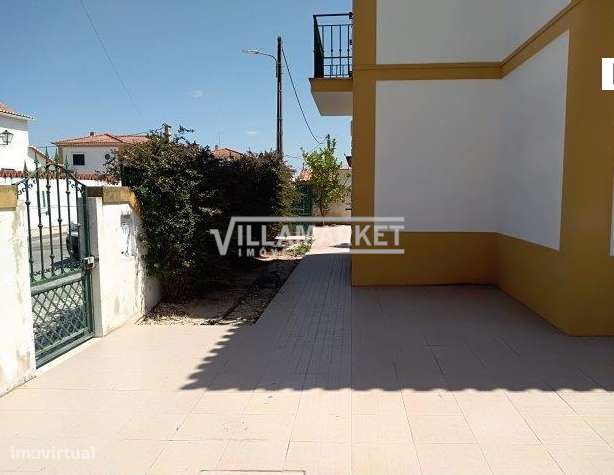 Moradia V3 da banca situada na Urbanização Quinta Vale Verde em Benave-26