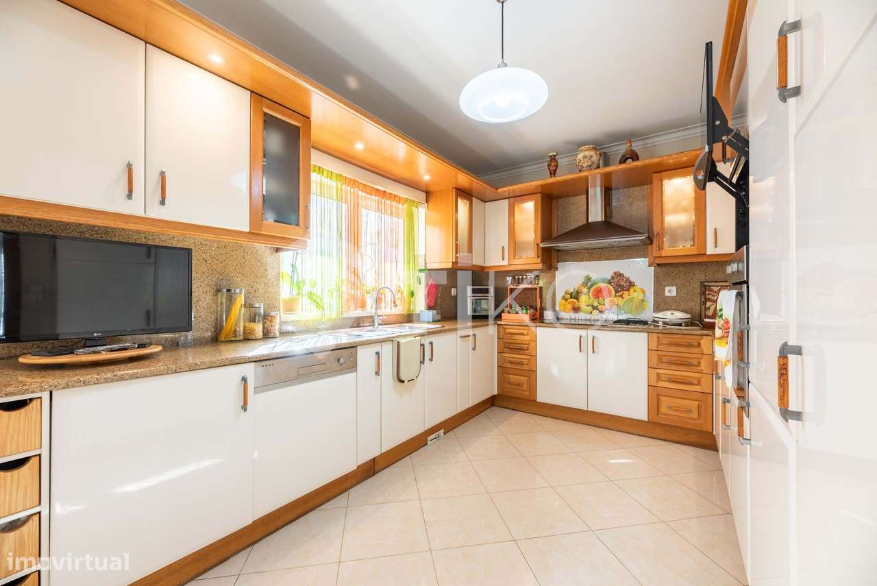 Moradia, 342 m², Charneca de Caparica e Sobreda-8
