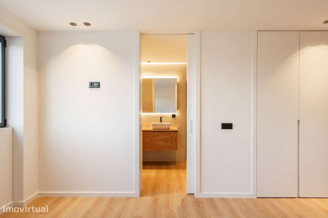 Apartamento T3 Novo com Vistas & Varanda-26