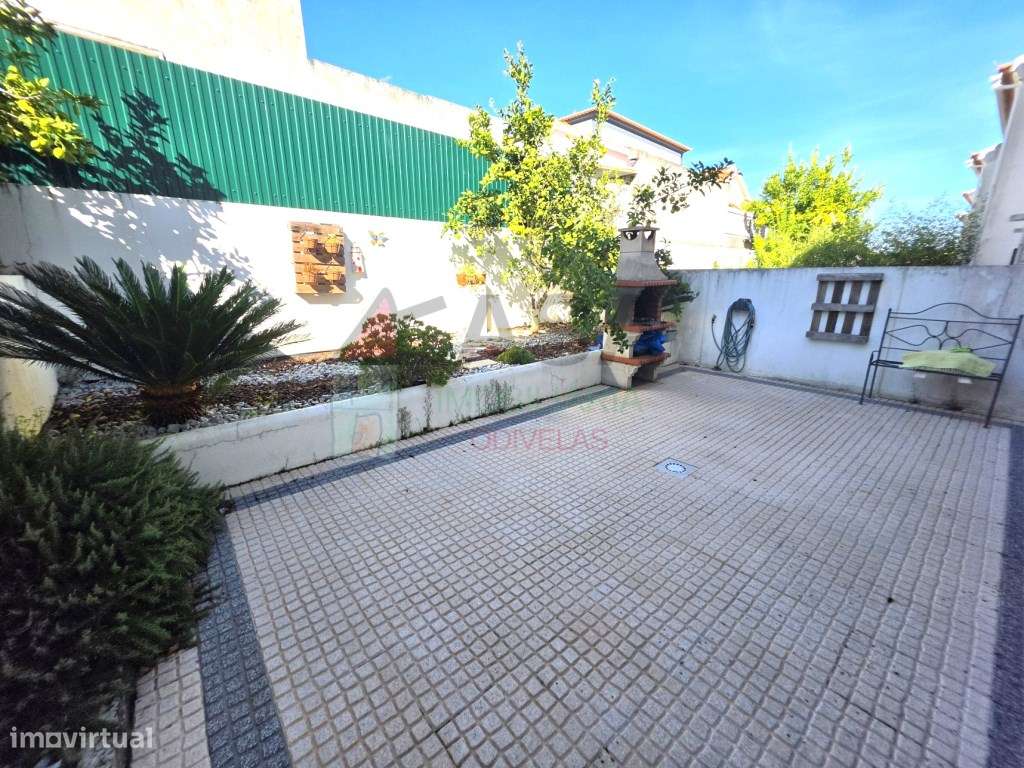 Moradia T4 com Garagem de 48 m² e Mais de 120 m² de Logradouro-12