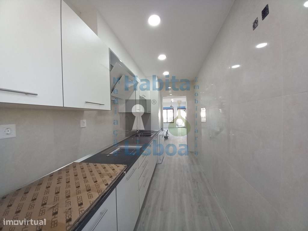 Duplex T3 Com Terraço junto à Praia Costa da Caparica-22