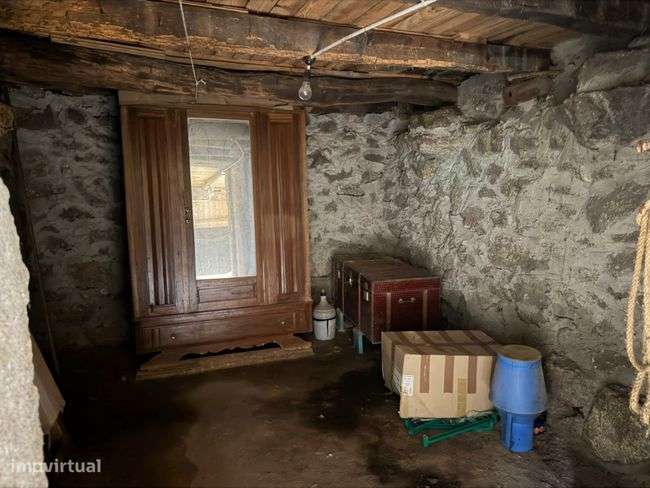 Moradia T2 para restauro sito em Verim / Povoa de Lanhoso-7