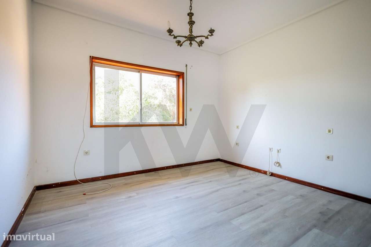 Moradia com 1451m2 de Terreno e Elevado Potencial de Valorização em Sã-20