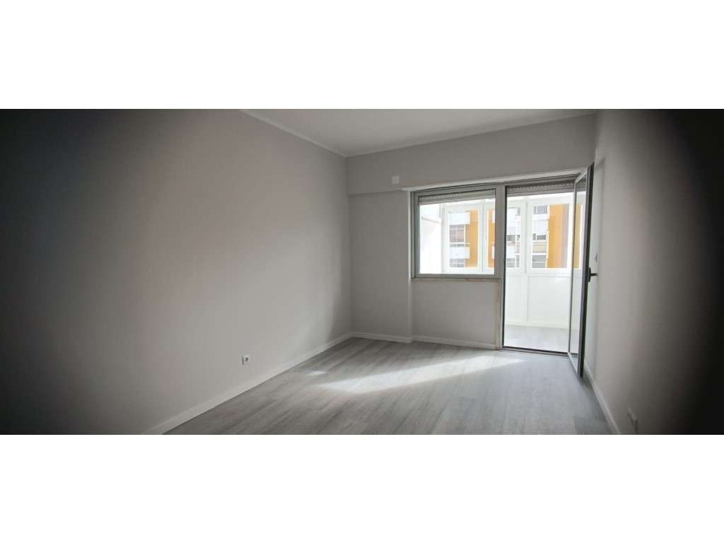 Apartamento T2 Totalmente Remodelado - Oeiras - Figueirinha-11
