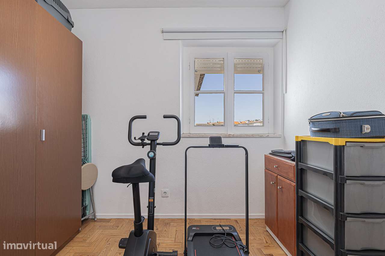 Apartamento de 4 assoalhadas no centro da Moita-27