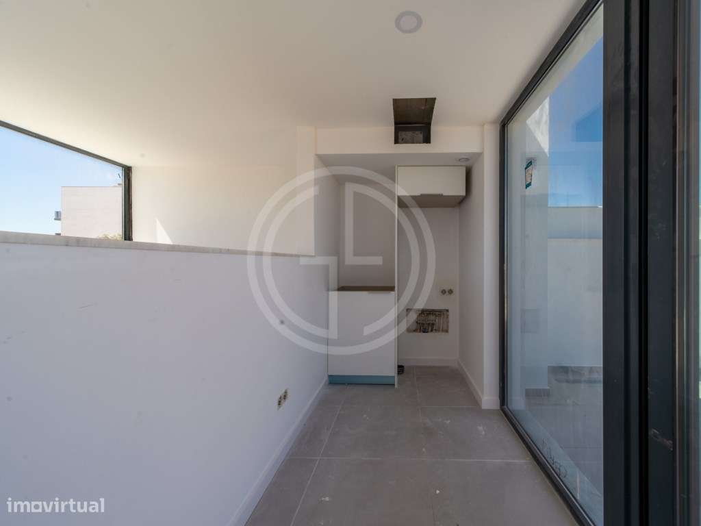 Moradia V3+1 com piscina privada em Gambelas-30