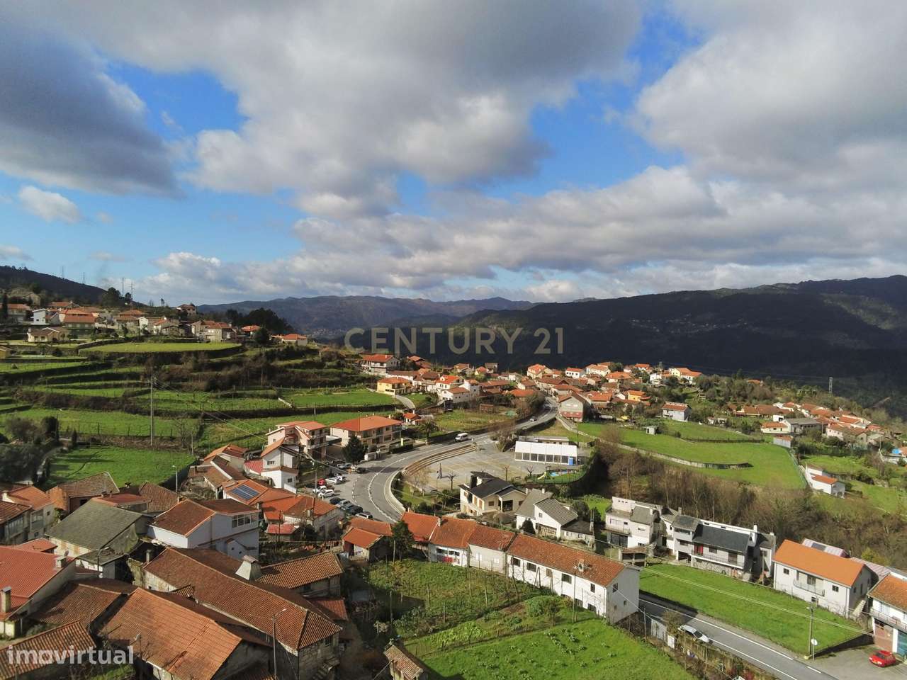 Lindíssima moradia na Zona do Gerês com Jardim interior-24