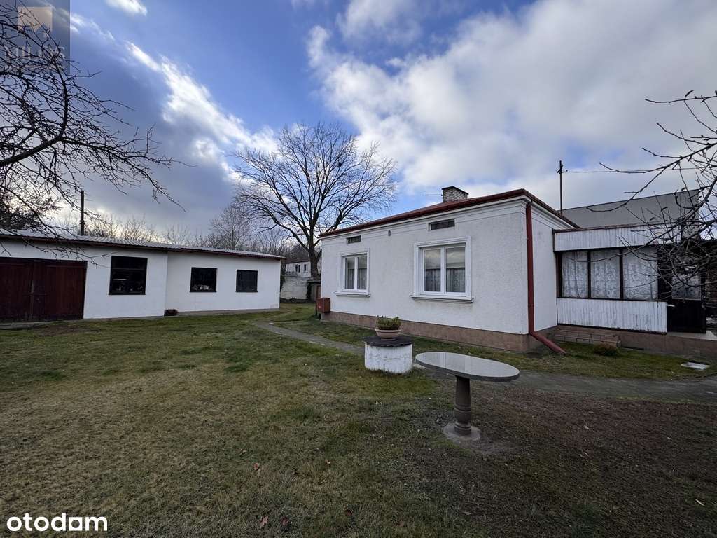 Parterowy dom z dużą działką na Bielanach-0